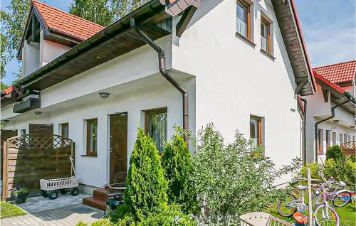 2 Bedroom Amazing Apartment In Bobolin