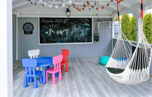 Lovely Home In Chlopy With Wifi