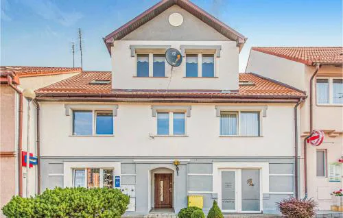 2 Bedroom Lovely Apartment In Darlowo