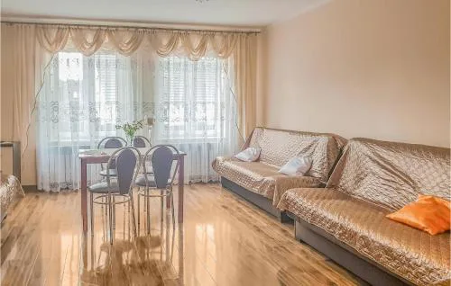 Cozy Apartment In Dominikowo With Wifi