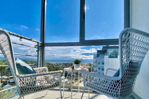 White Suite, 50 meters to beach, 10th floor, beautiful view, Baltic Best