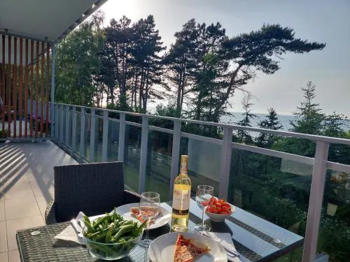 APARTAMENT BALTICHOFF PREMIUM with Sea View, Basen, Spa, Gym, Sauna, hala sportowa z kortem tenisowym