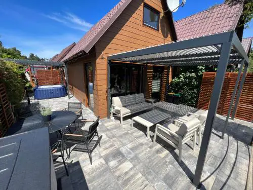 GooseHaus z prywatną sauną i jacuzzi