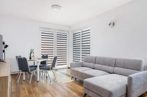 Coast Breeze Stylish Apartment by Noclegi Renters