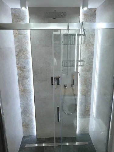 ,Private Apartment, Aircondition, Garage, HD TV pl & de, WiFi, fully equipped, near beach