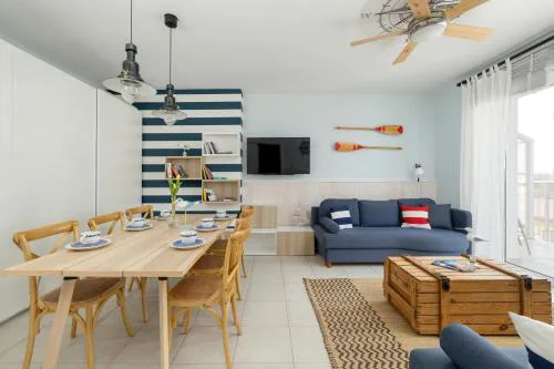 Sun Seasons 24 Cosy Apartment with Parking by Noclegi Renters