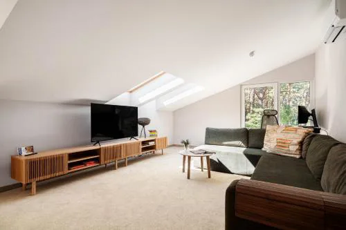Forest & Waves - Luxury Seaside Retreat with Pool, 90m to the Beach & Pro Workstations
