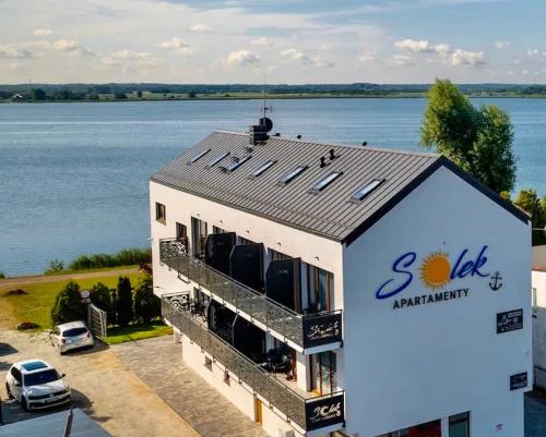 SOLEK, Apartamenty hotelowe i pokoje gościnne ze śniadaniem, przyjazne zwierzętom, wyjątkowe, z widokiem na Jezioro Jamno i w bardzo bliskiej odległości od morza