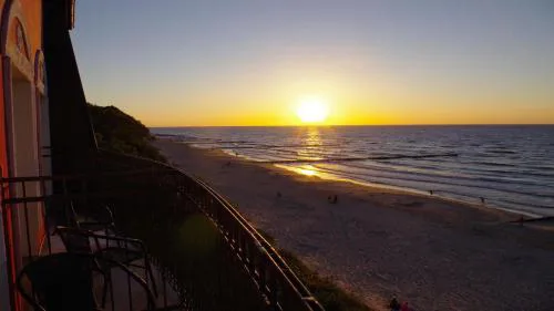 BAłTYK NAD MORZEM-PRZY PLAŻY