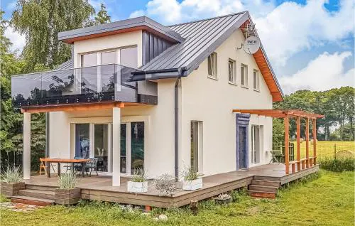 Cozy Home In Nowe Warpno With Wifi