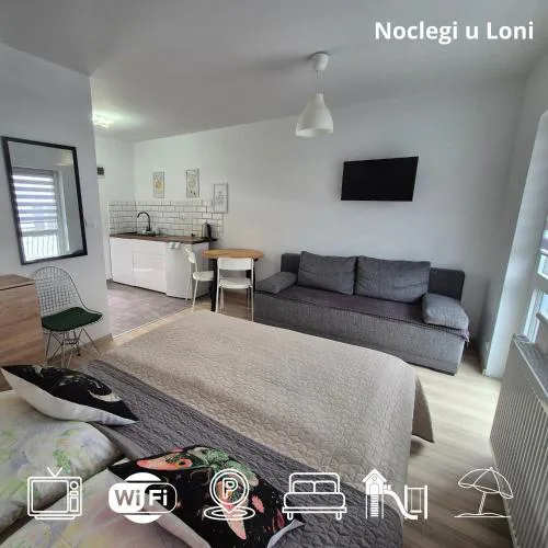 Noclegi u Loni- pokoje studio w zacisznym centrum nad morzem z parkingiem