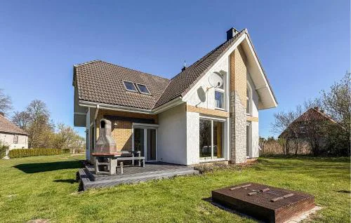 Gorgeous Home In Postomino With Wifi
