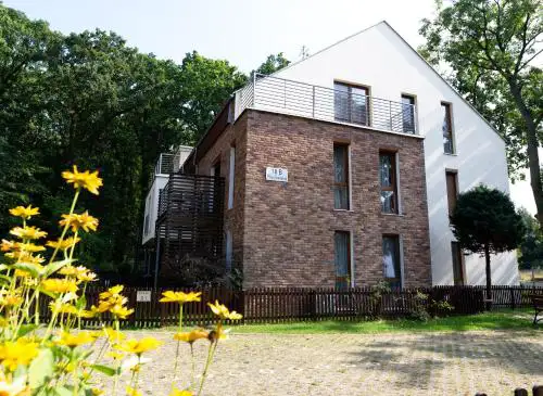 Apartament IKAR z własnym ogródkiem, bardzo blisko morza