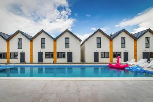Comfortable holiday homes with a pool, Rewal