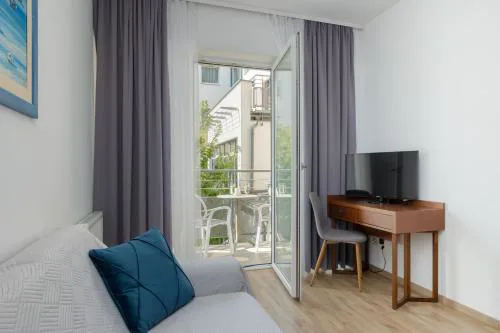 Atrium Apartment Spa & Gym 150m to the Beach Sarbinowo by Noclegi Renters