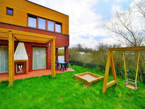 Holiday home with garden, close to the beach