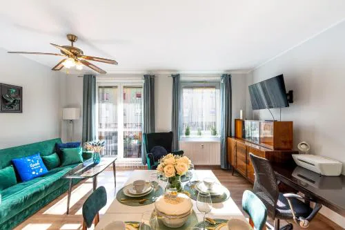 2 Bed Flat - Sleeps 4 - Parking - Wifi