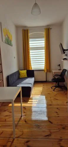 Hostel Tulip - pokój jednoosobowy nr 3 ze wspólną łazienką i kuchnią