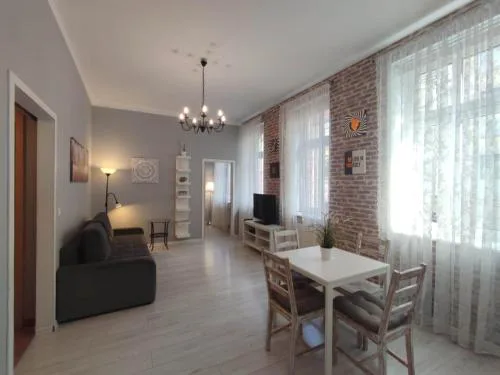 KGHN Apartments Tkacka