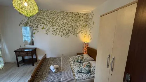 Lake House Hostel
