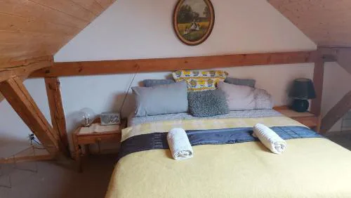 Spanie na sianie