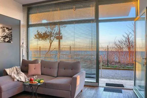 Apartament przy promenadzie KLIF z bezpośrednim widokiem na morze