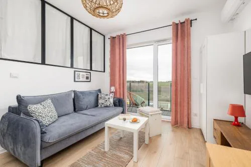 Szprotka Apartment with Air-Conditioning & Parking by Noclegi Renters
