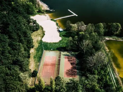 Leśna Ryba I Domki nad jeziorem z parkiem linowym