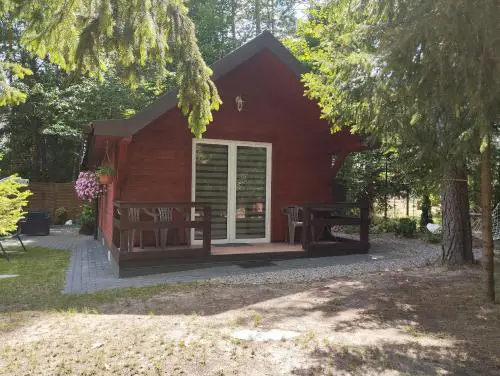 DOMEK POD SOSNAMI