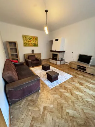 Niecała Twelve - Old Town Hideaway
