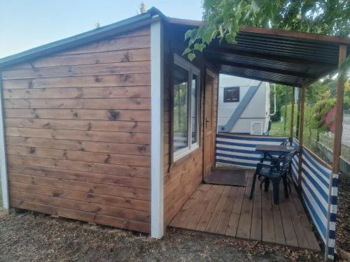 Domek GLAMPING na Polu namiotowym RADOŚĆ