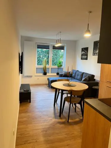 Apartament Julia 1-3 os Starowapiennikowa 42a z balkonem, klimatyzacją i miejscem parkingowym