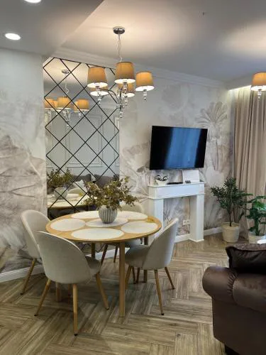 Family & Business Sauna Apartments Plac Wolności CENTRUM Downtow, - Piękny Apartament - 5 Bedroom with Private Sauna, Bath with Hydromassage, Parking, Catering Options