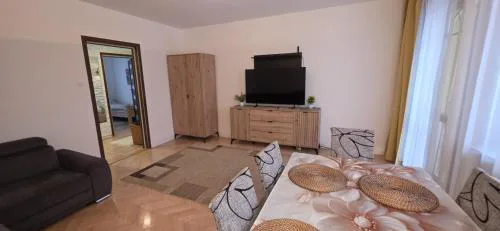 Apartament 3 pokoje 8-go maja