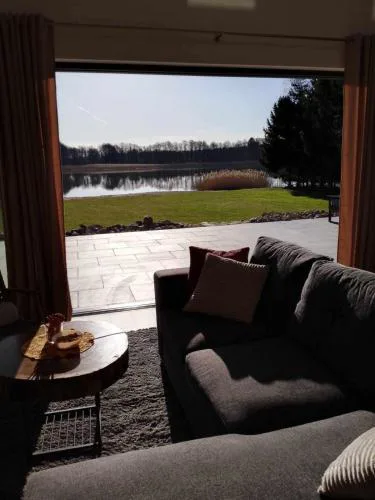 Nowoczesny dom z plażą