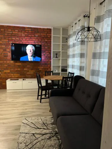 Przytulna kawalerka w kamienicy w pobliżu Jeziora Ełckiego