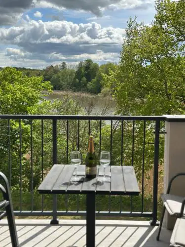 Apartament NATURA z widokiem na jezioro
