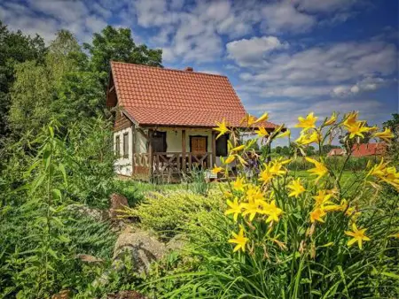 BIAŁY DOMEK