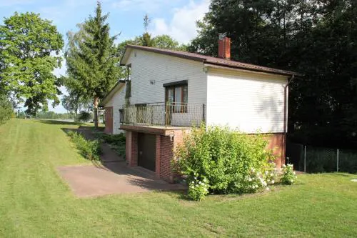 Domek nad jeziorem