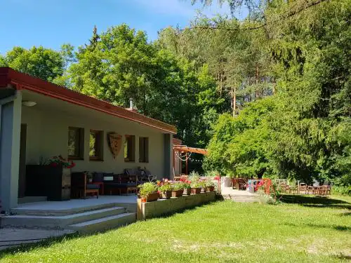 Pokoje Gościnne "Szkoła"