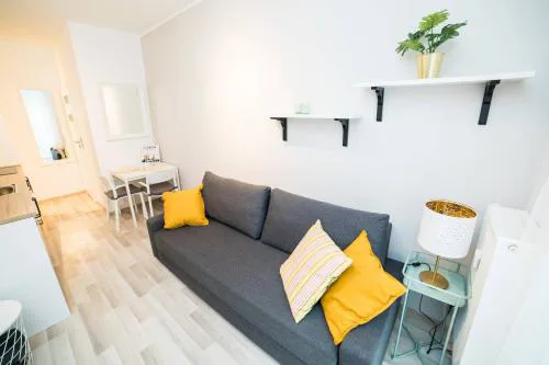 Hey Stay Apartment with private garden