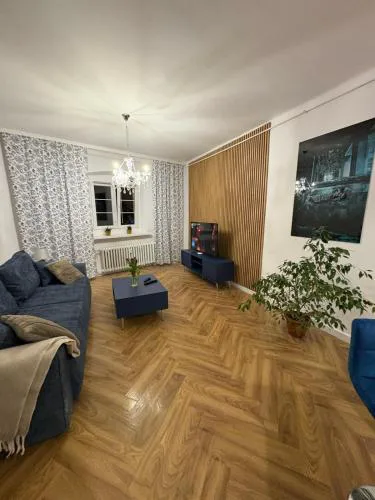 Tabago Studio 22 Nysa, Rynek