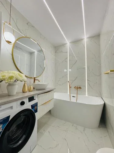 3 Bedrooms Premium Bella White for 8 Guests with AC and Underground Parking