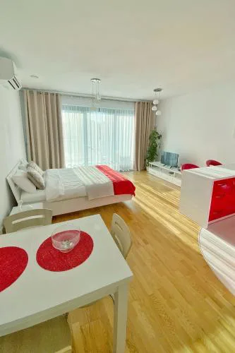 Capital Towers - Apartament Pop - art z widokiem na rzekę i park