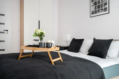 69m2 Łódź Pomorska Apt - Balcony, Workspace, Bus - by Rentujemy