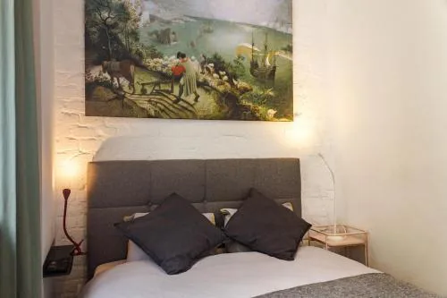 Apartament z Upadkiem Ikara / Apartment with the Fall of Icarus