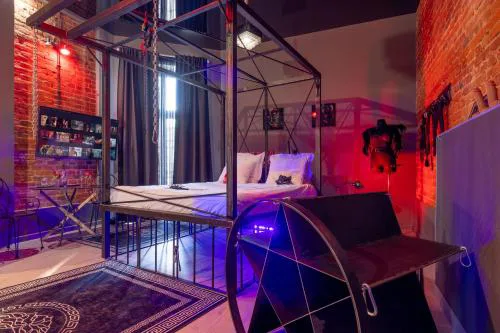 BDSM GREY by BAST TOP LOCATION Manufaktura Apart 18 Centrum Miasta , Idelny na Prezent , Parking na terenie , Bardzo Wygodne Łóżko ,OGROMNE LUSTRO ,Tylko dla dorosłych ADULTS ONLY