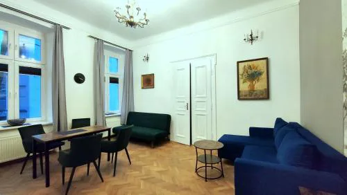 Falcon Apartment