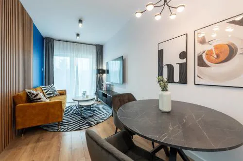 Golden City Haven by Aparo - Nowy Apartament, Winda, Balkon, Szpital CKD, Uniwersytet