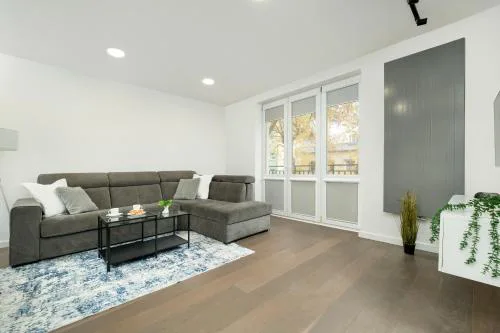 Modern Apartment with SmartTV & WiFi by Noclegi Renters